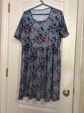 Paisley Short Sleeve Swing Tunic Dress in Blue & Burgundy